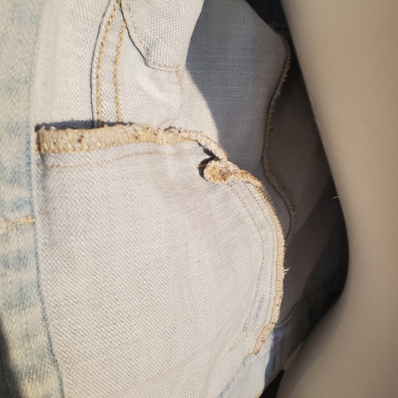 🍂🍁🍂Old Navy light wash jean jacket. X-small.Fall.POCKETS! 2 inside 2 outside. - Picture 9 of 14